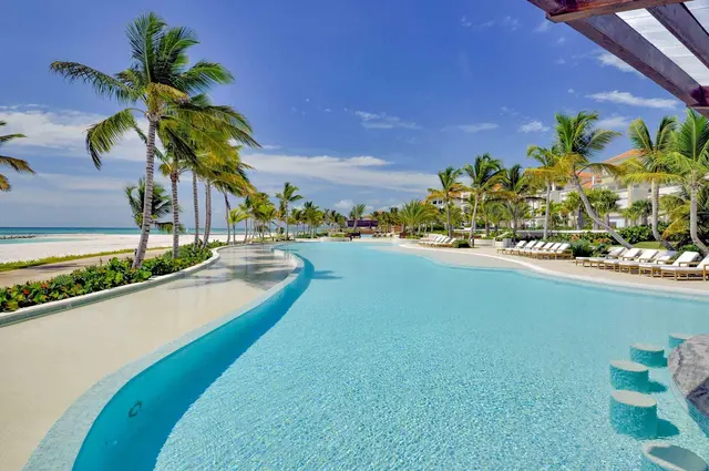 Aquamarina Luxury Residences